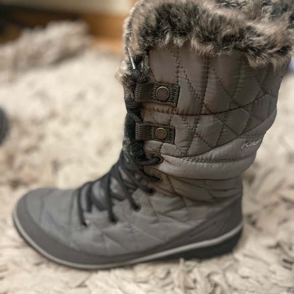 Great winter waterproof boot includes a soft faux fur collar and tongue lining. - Picture 3 of 6